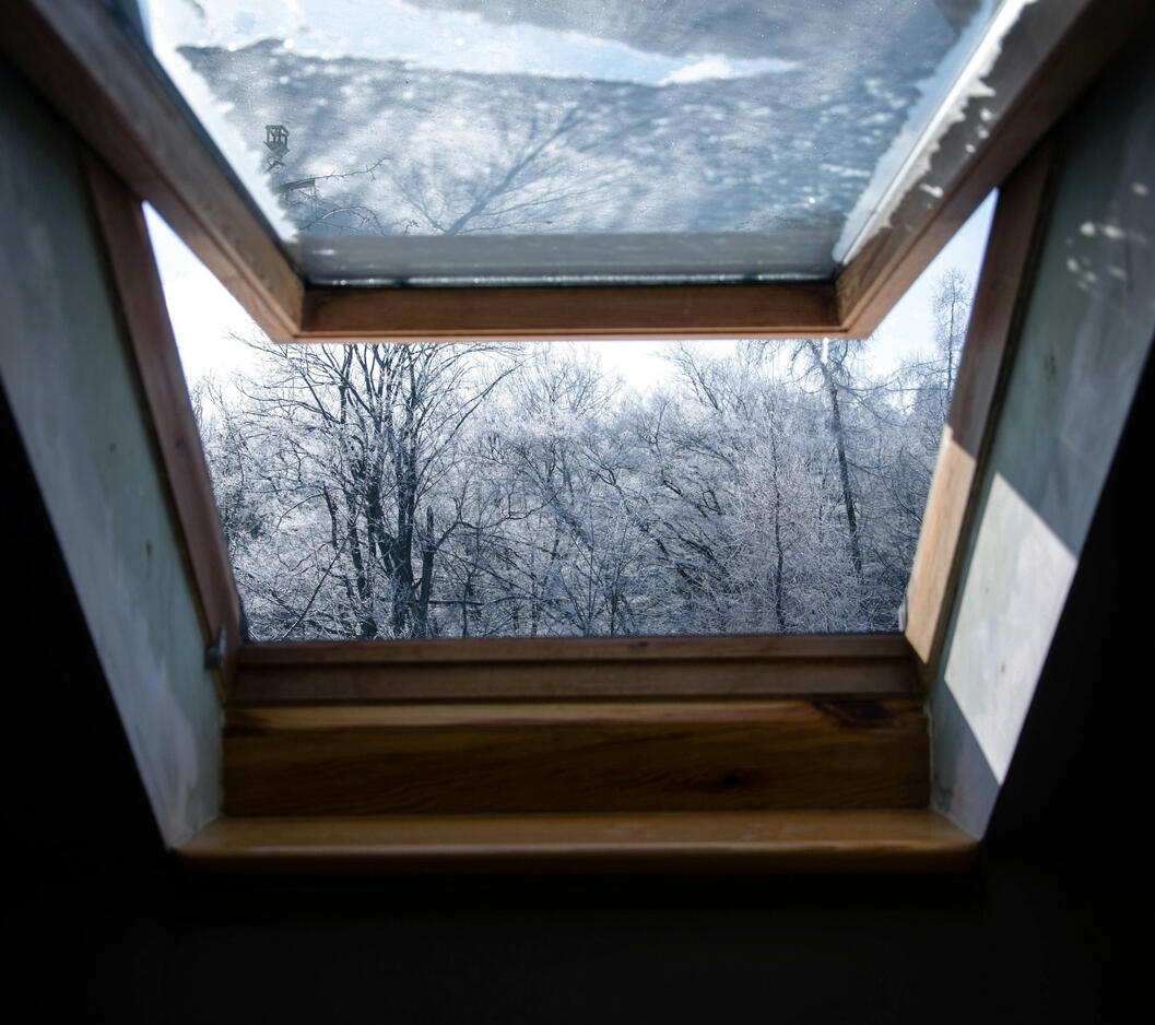 Sky light cleaning Cleaning a skylight window